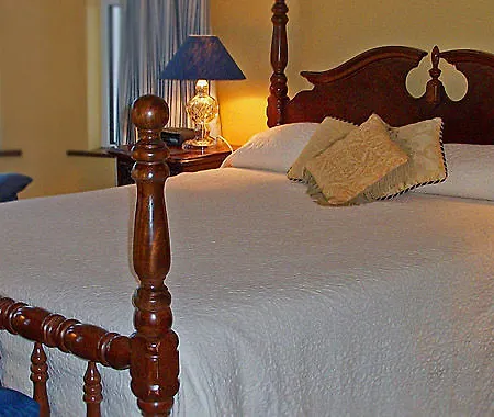 Brook Manor ترالي