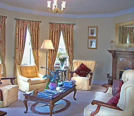 Brook Manor ترالي