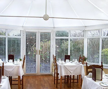 Brook Manor 4* Τράλι