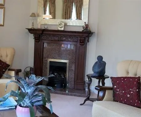 Brook Manor ترالي